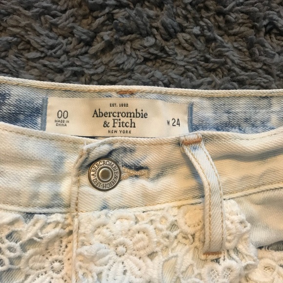 Distressed white wash lace jean shorts - Picture 2 of 6